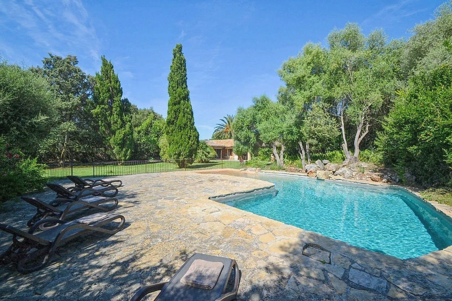 Wunderschoenes Neu Renoviertes Landhaus Mit Pool 10 Km Vom Meer Entfernt Buger