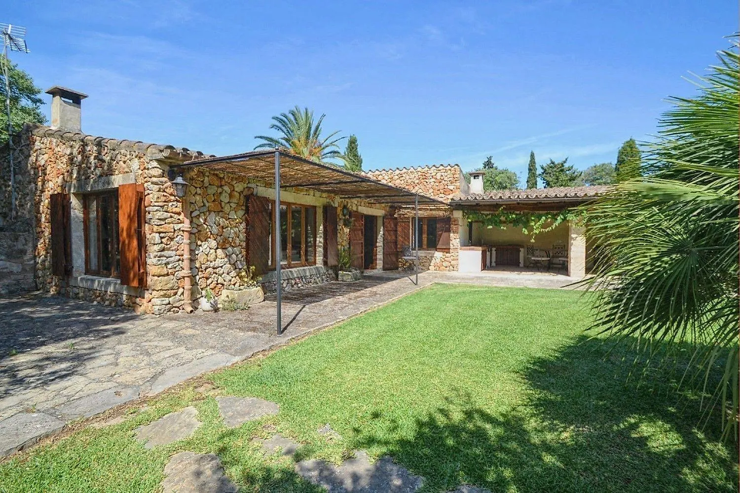 Holiday home Wunderschoenes Neu Renoviertes Landhaus Mit Pool 10 Km Vom Meer Entfernt Buger