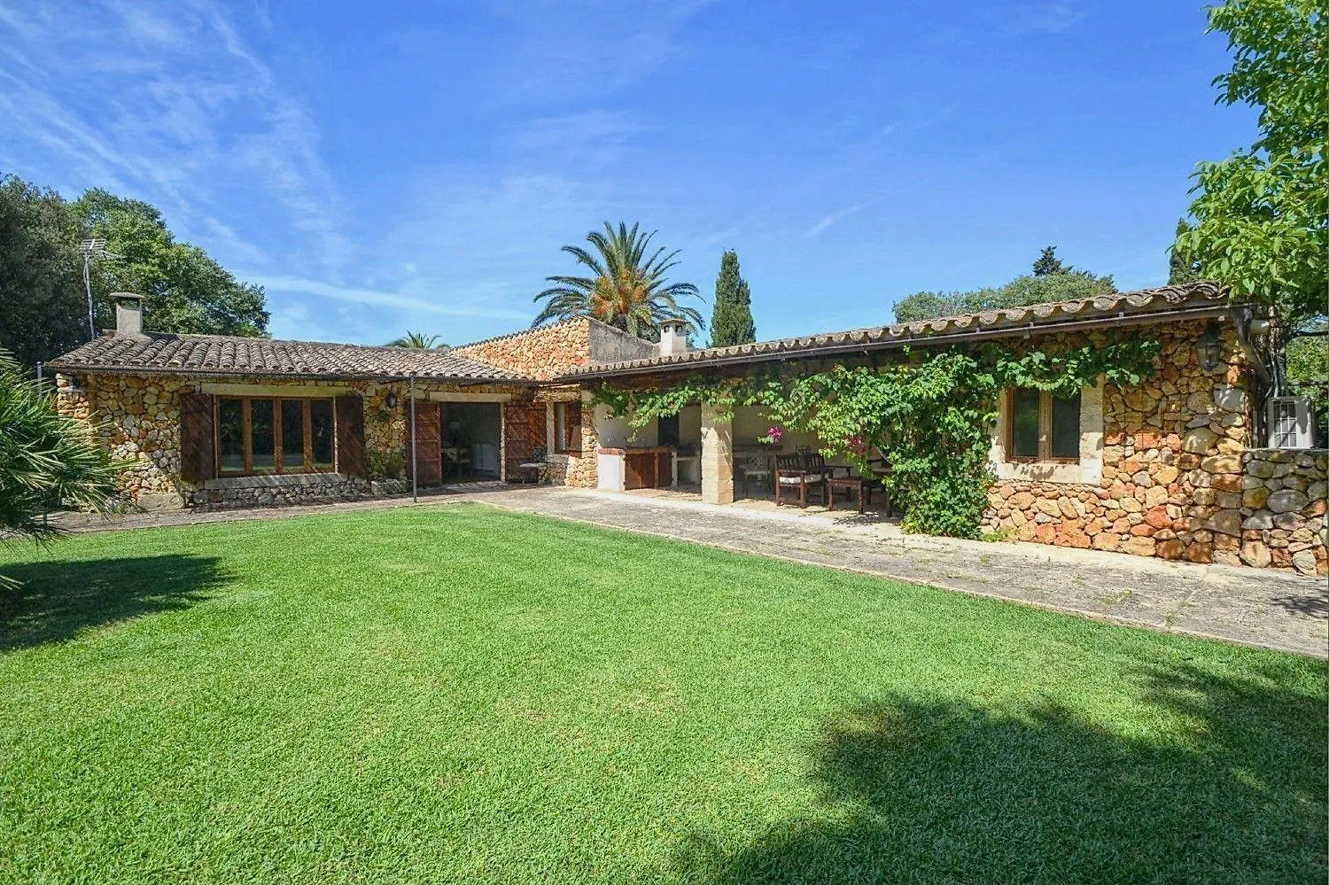 Wunderschoenes Neu Renoviertes Landhaus Mit Pool 10 Km Vom Meer Entfernt Buger 0*,