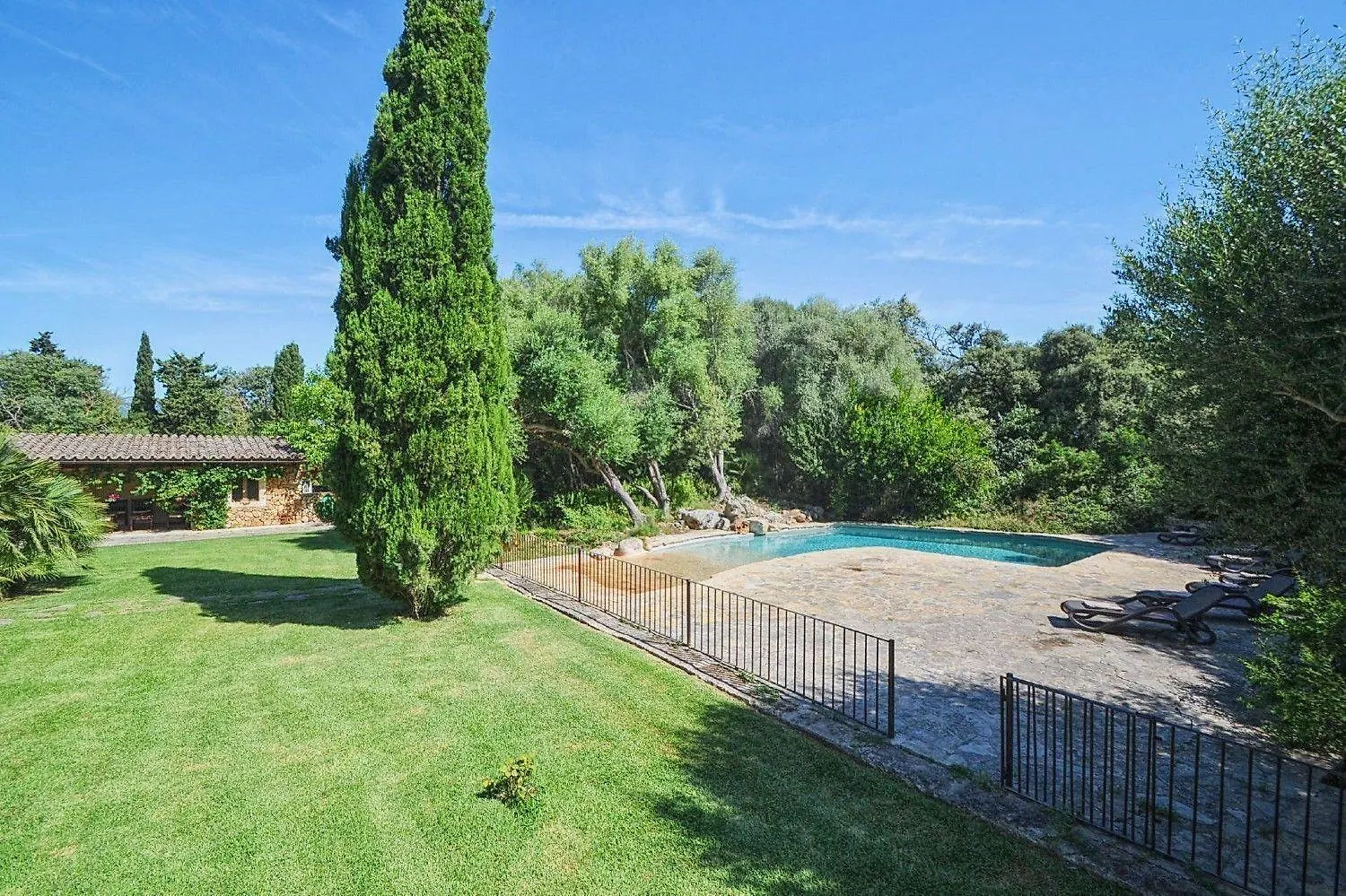 Wunderschoenes Neu Renoviertes Landhaus Mit Pool 10 Km Vom Meer Entfernt Buger Holiday home