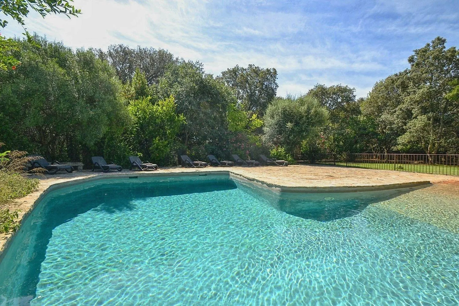 Holiday home Wunderschoenes Neu Renoviertes Landhaus Mit Pool 10 Km Vom Meer Entfernt Buger