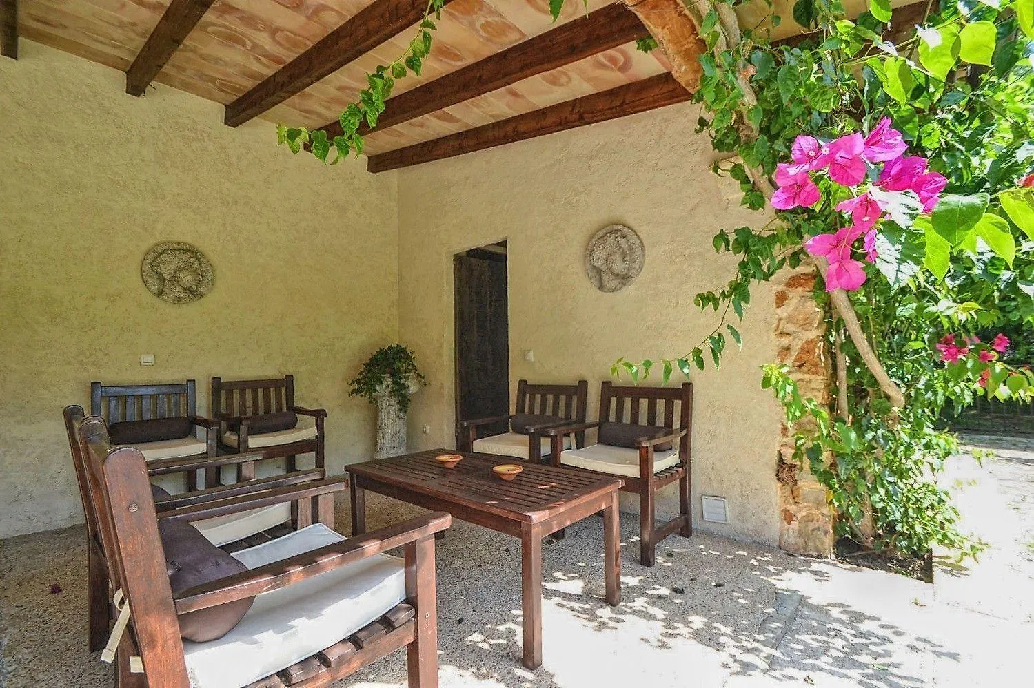 Wunderschoenes Neu Renoviertes Landhaus Mit Pool 10 Km Vom Meer Entfernt Buger