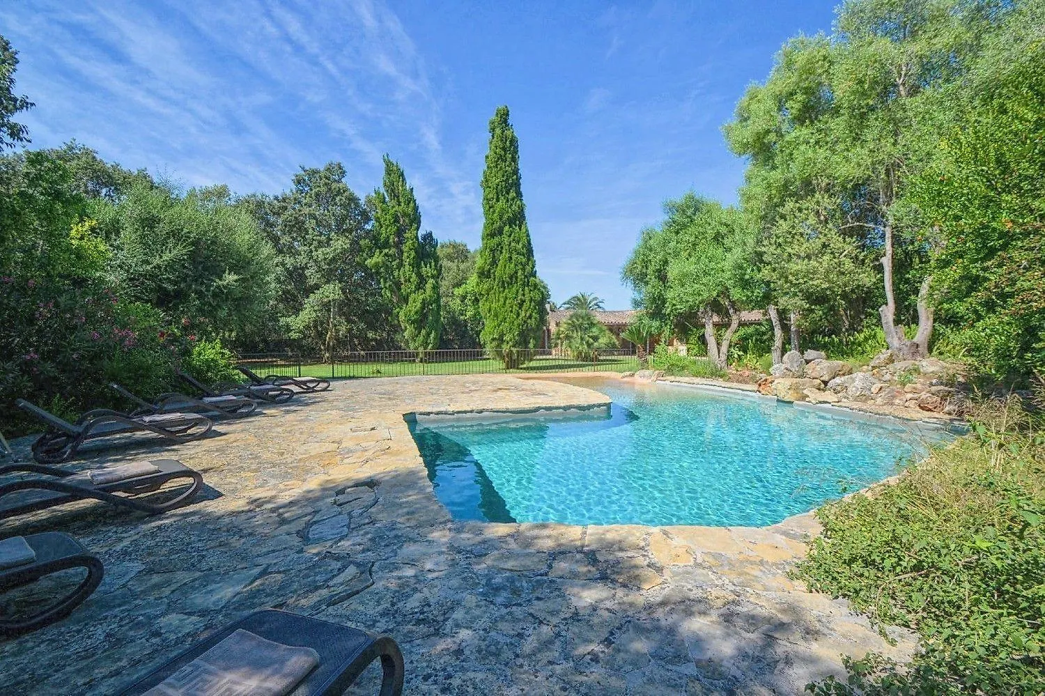 Wunderschoenes Neu Renoviertes Landhaus Mit Pool 10 Km Vom Meer Entfernt Buger