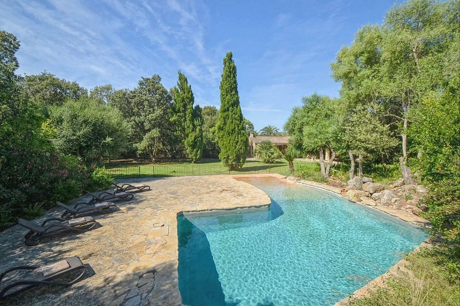 Holiday home Wunderschoenes Neu Renoviertes Landhaus Mit Pool 10 Km Vom Meer Entfernt Buger