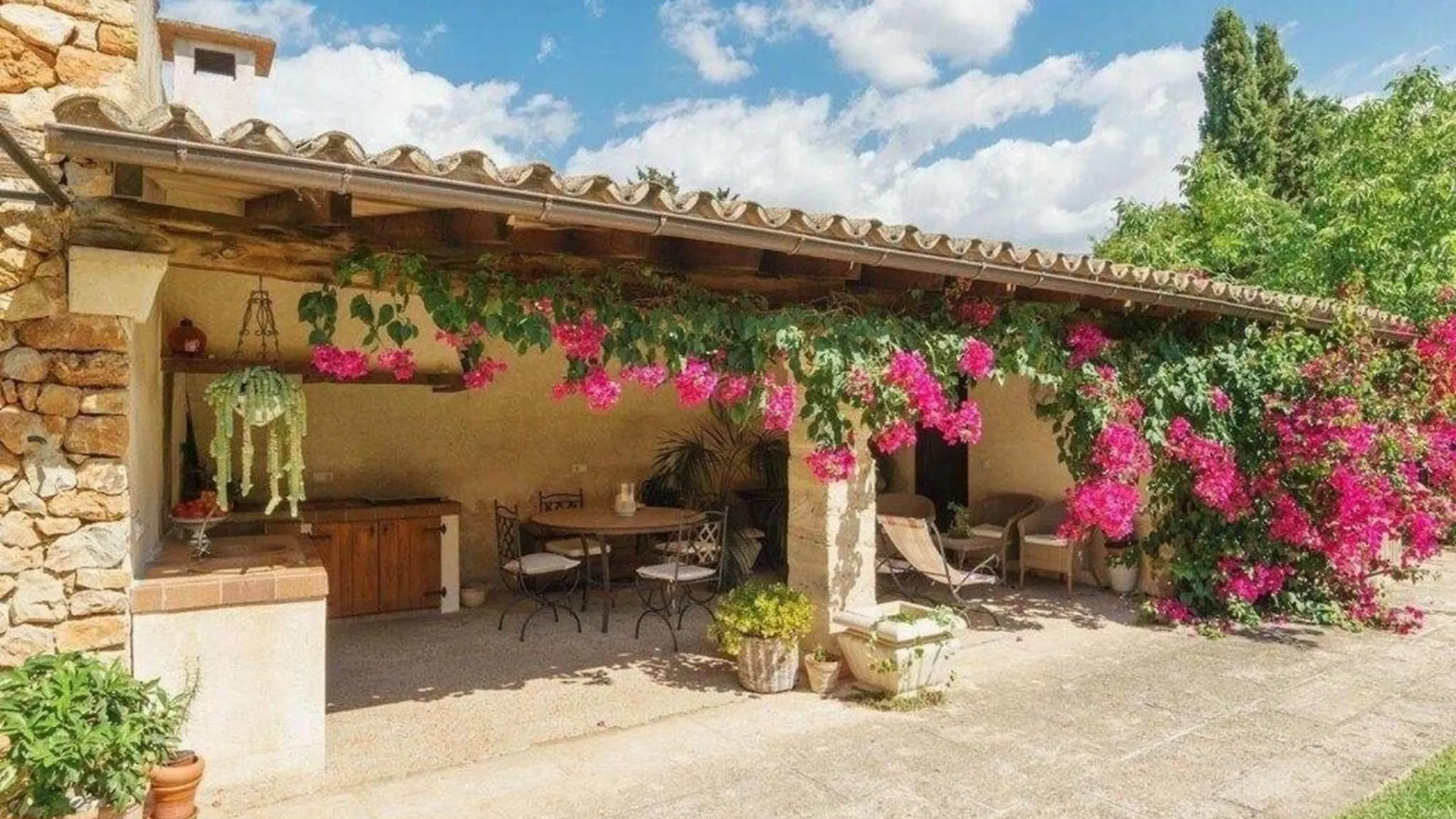 Wunderschoenes Neu Renoviertes Landhaus Mit Pool 10 Km Vom Meer Entfernt Buger 0*,  Spain