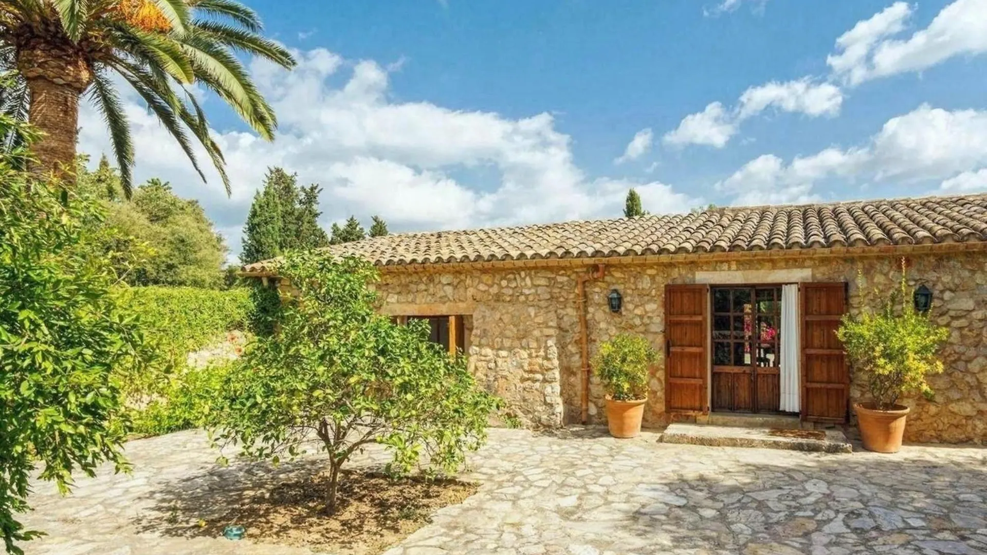 Holiday home Wunderschoenes Neu Renoviertes Landhaus Mit Pool 10 Km Vom Meer Entfernt Buger Spain